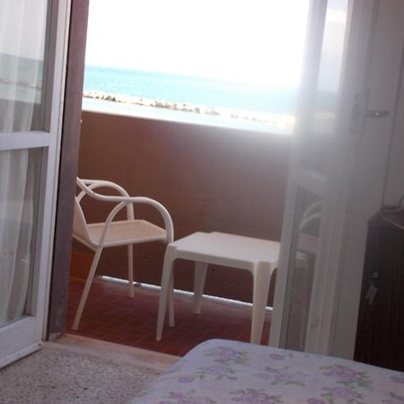 Hotel Giordano Spiaggia Torre Pedrera Esterno foto