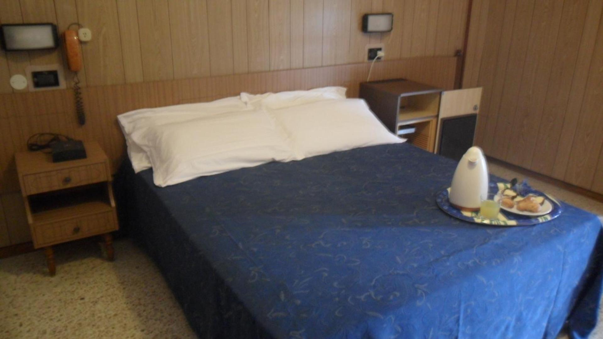 Hotel Giordano Spiaggia Torre Pedrera Camera foto