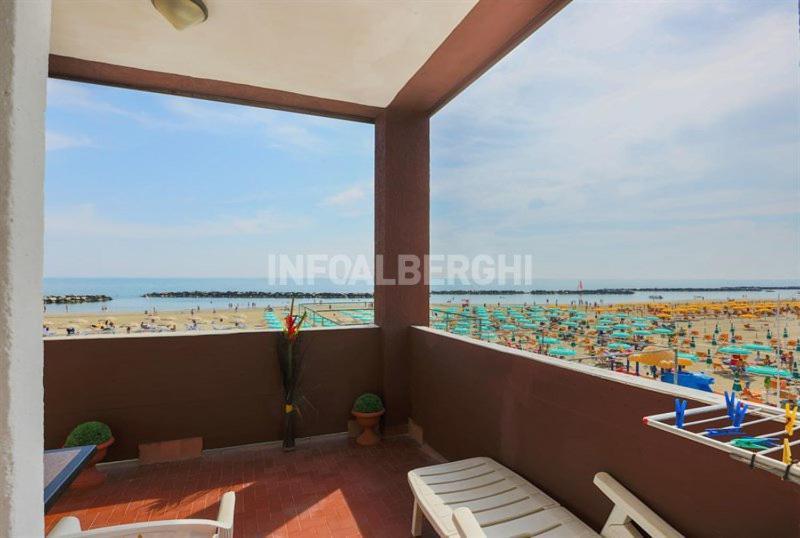 Hotel Giordano Spiaggia Torre Pedrera Esterno foto