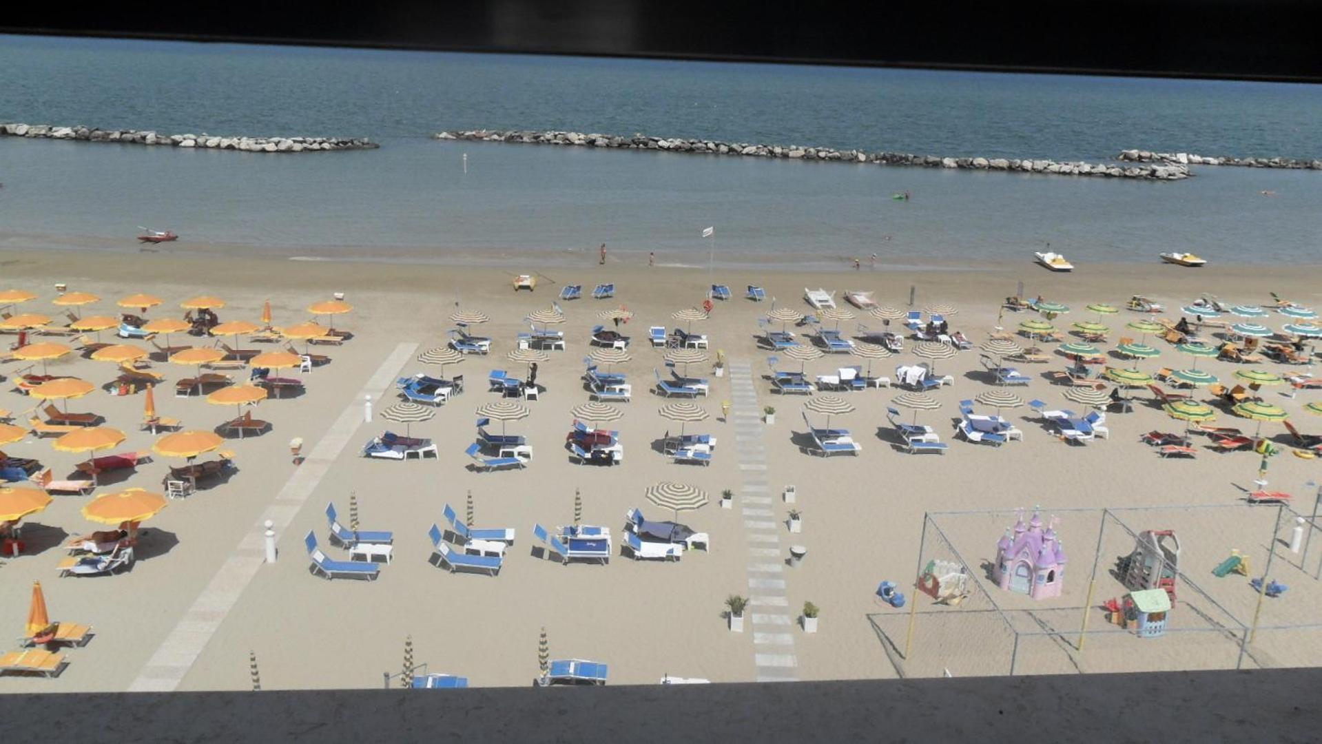 Hotel Giordano Spiaggia Torre Pedrera Esterno foto