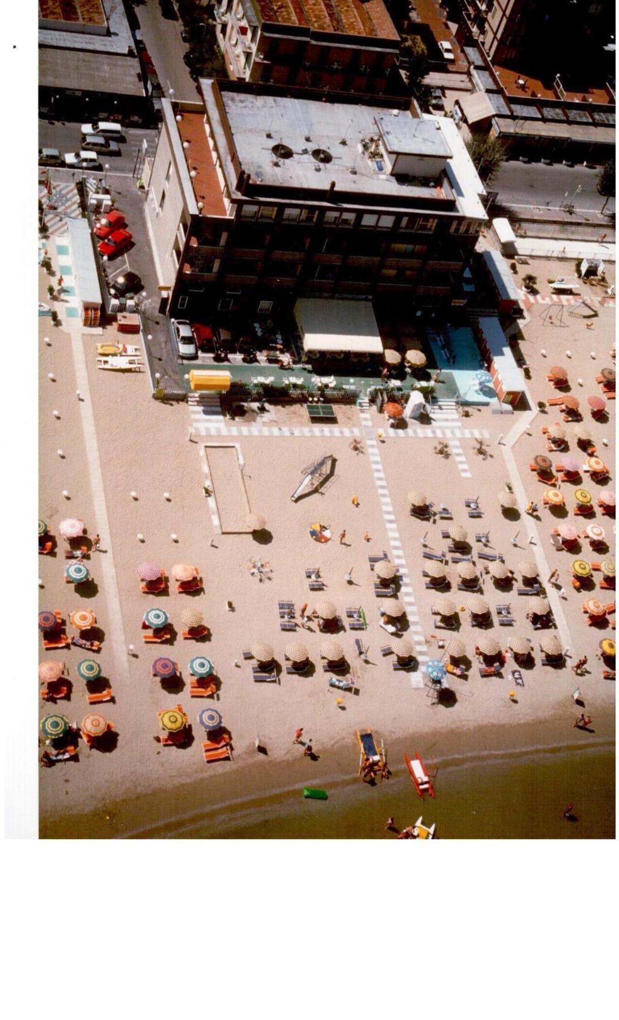 Hotel Giordano Spiaggia Torre Pedrera Esterno foto