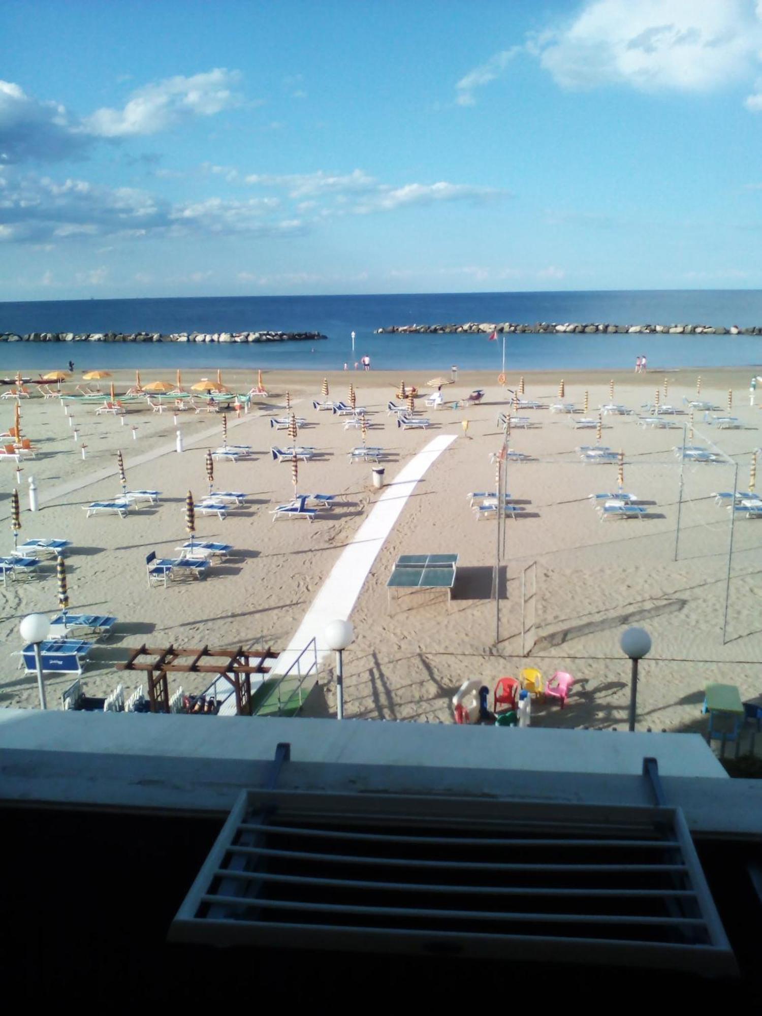 Hotel Giordano Spiaggia Torre Pedrera Esterno foto