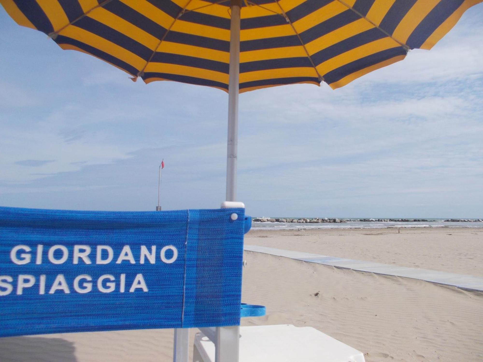 Hotel Giordano Spiaggia Torre Pedrera Esterno foto