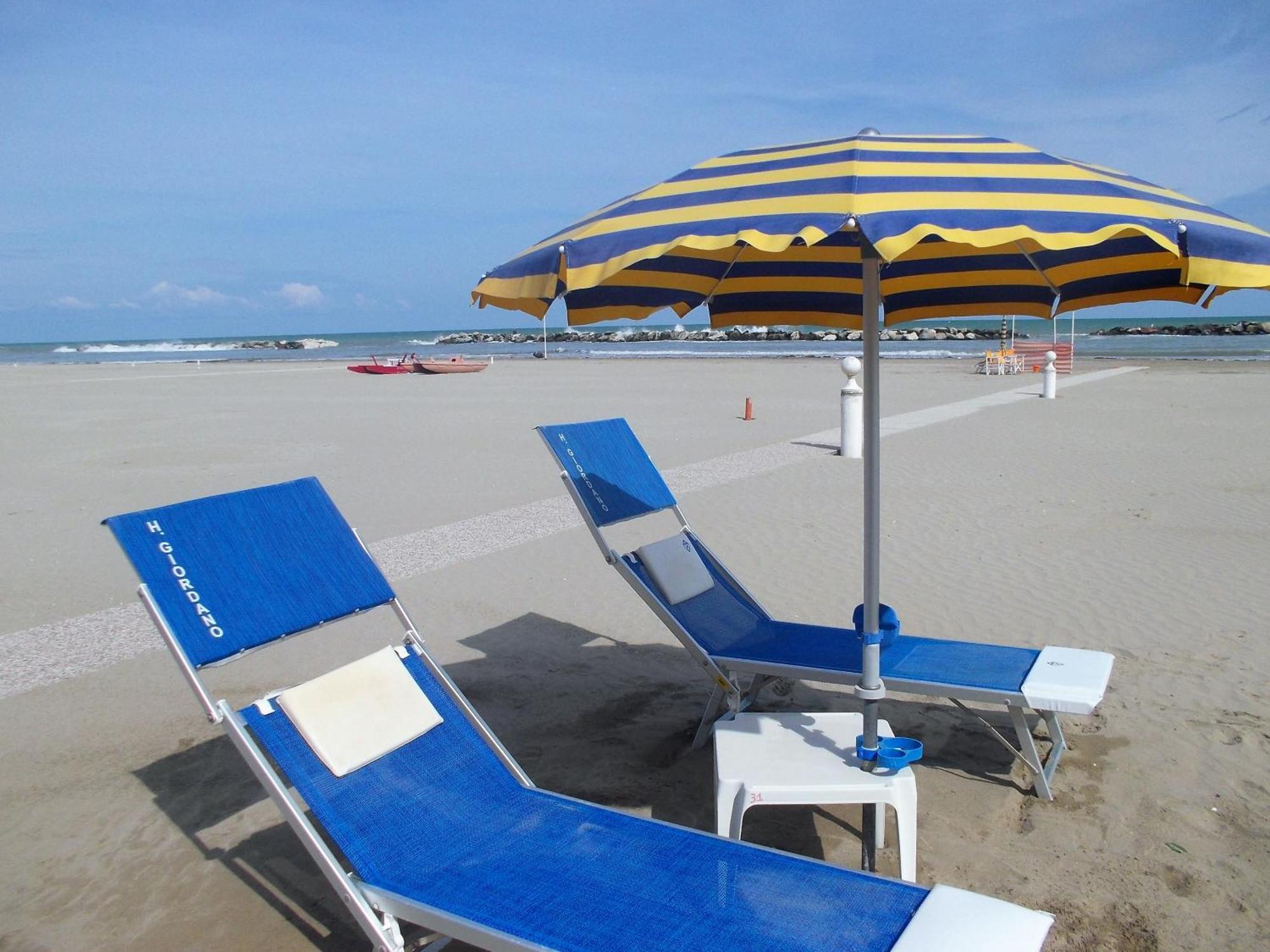 Hotel Giordano Spiaggia Torre Pedrera Esterno foto