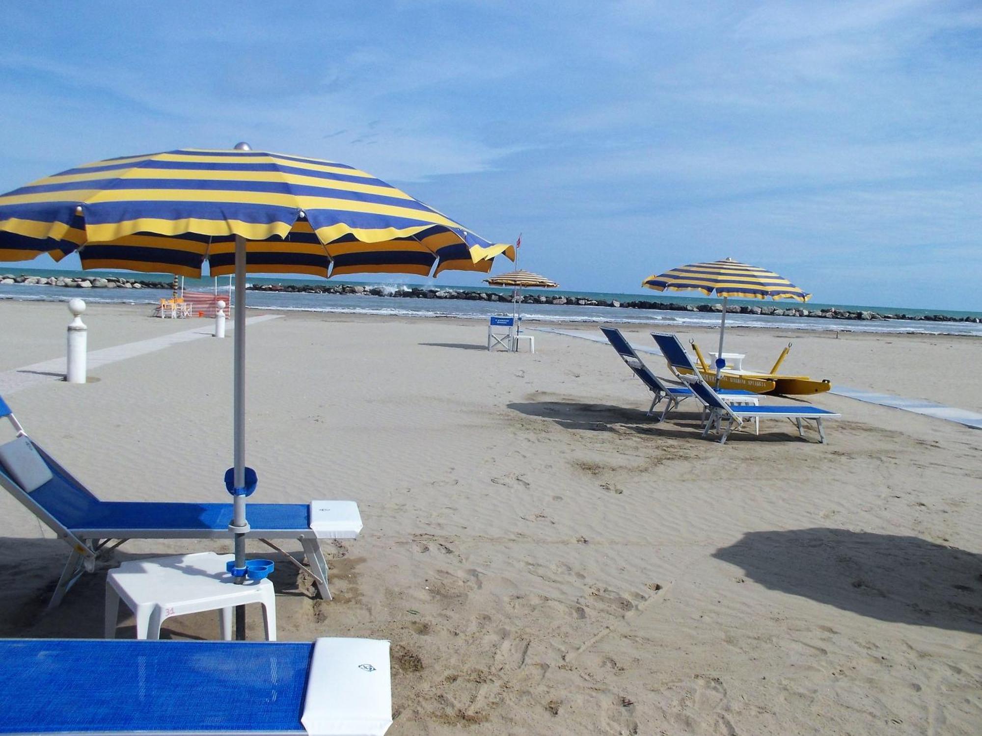 Hotel Giordano Spiaggia Torre Pedrera Esterno foto