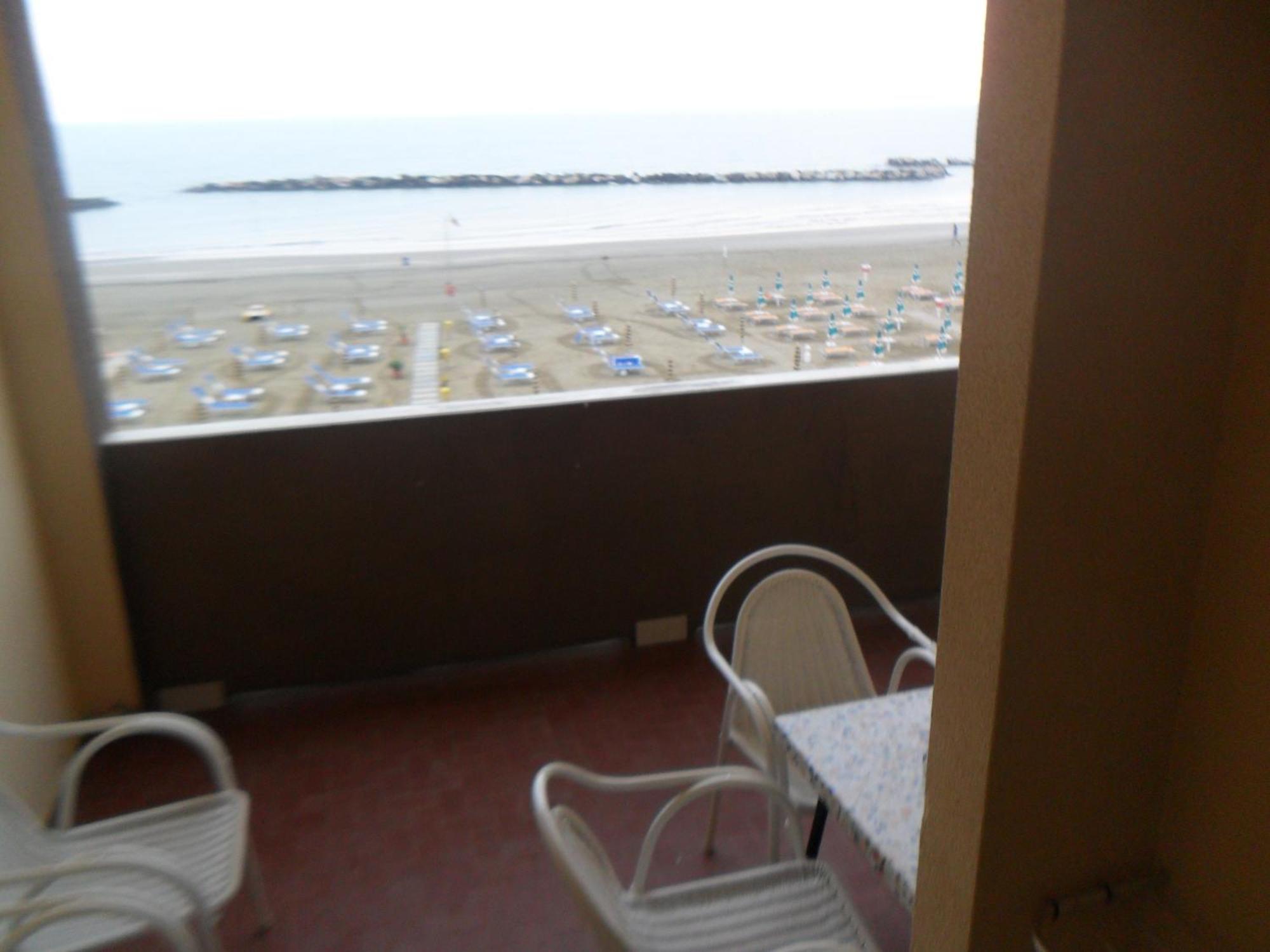Hotel Giordano Spiaggia Torre Pedrera Esterno foto