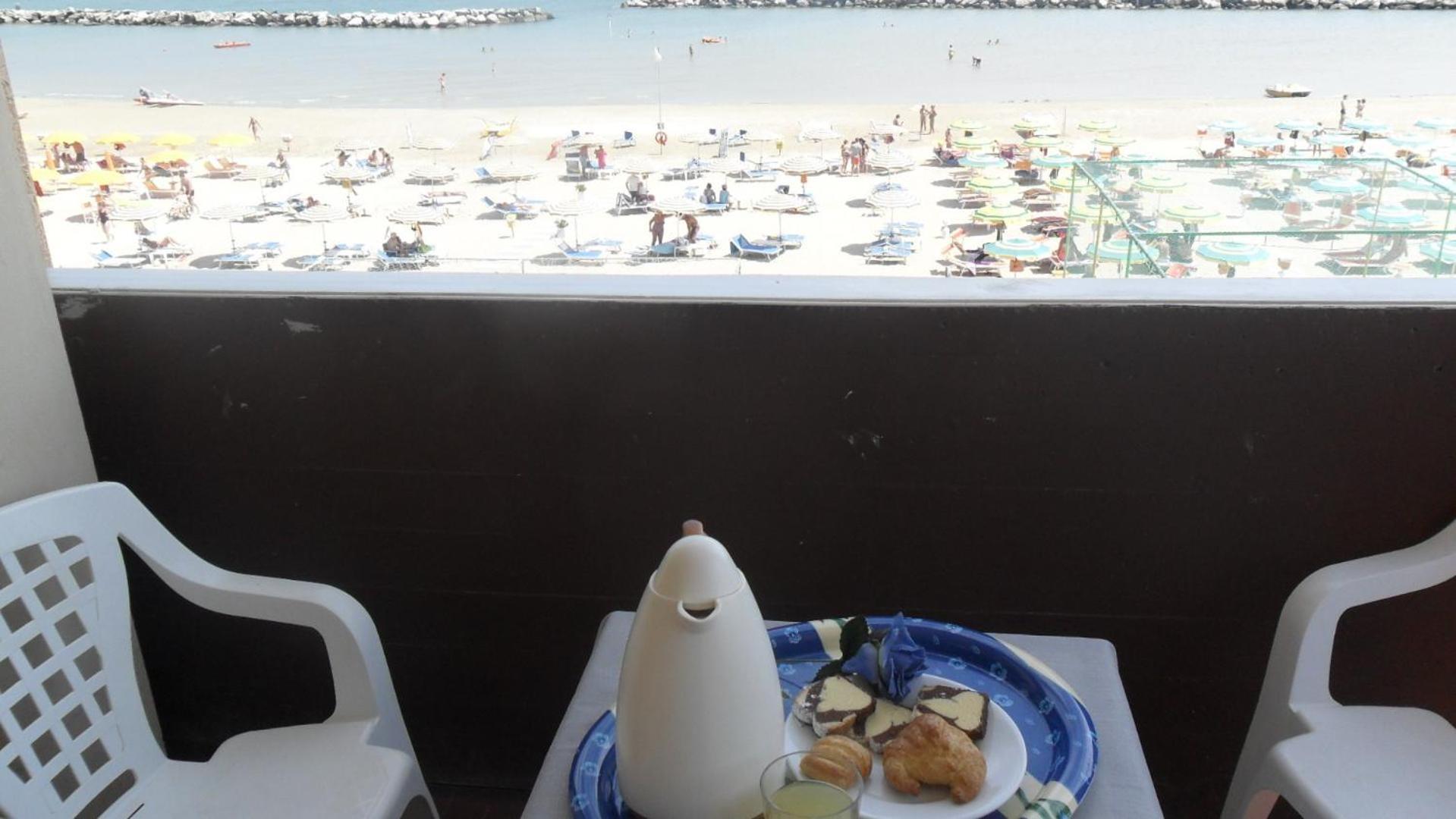 Hotel Giordano Spiaggia Torre Pedrera Esterno foto