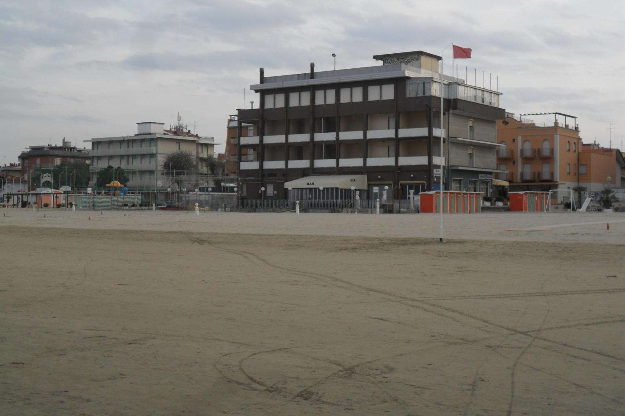 Hotel Giordano Spiaggia Torre Pedrera Esterno foto