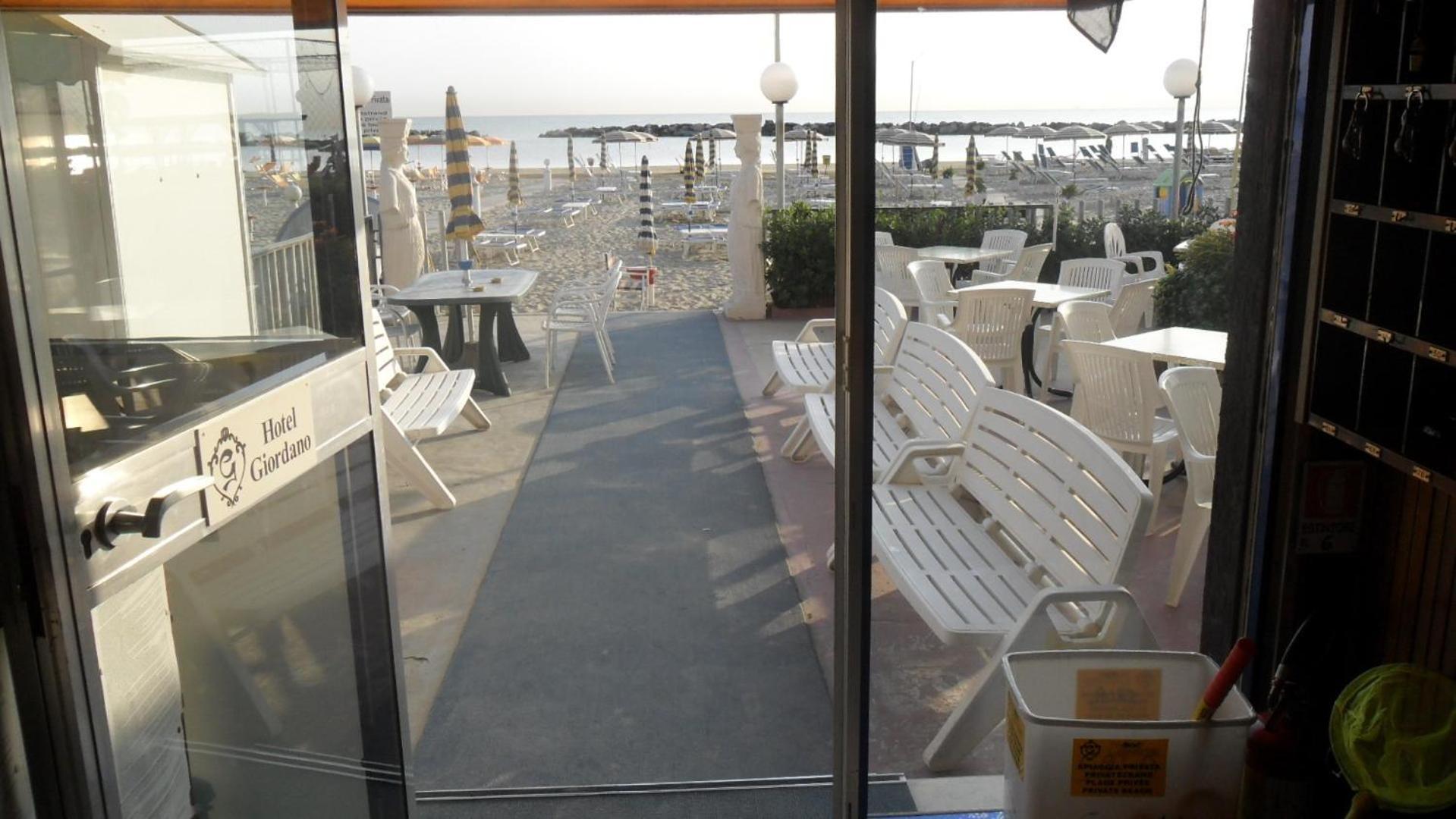 Hotel Giordano Spiaggia Torre Pedrera Esterno foto